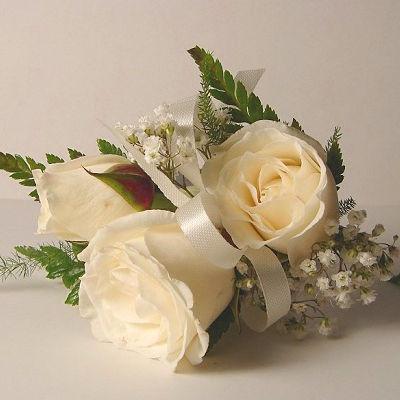 White Spray Rose Pin Corsage